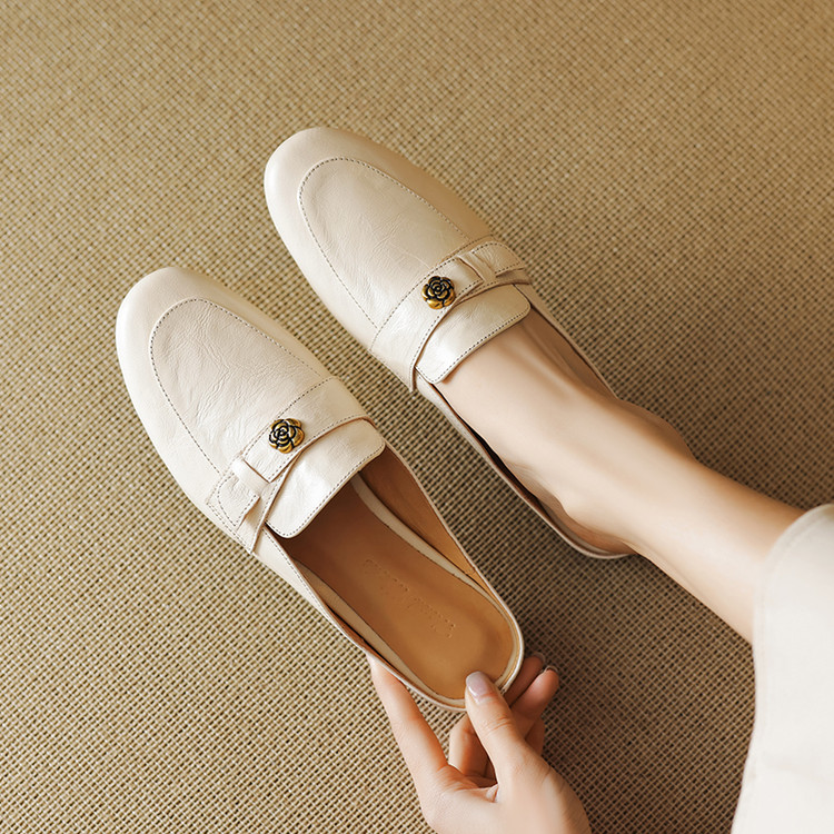 Minimalist Closed-Toe Mid Heel Slippers with Metal Accents
